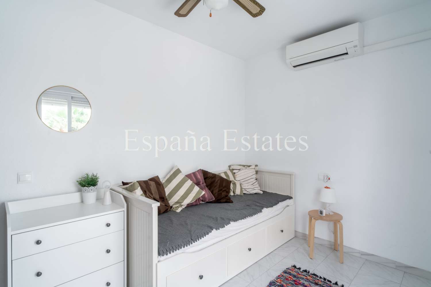 Close to the beach with pool and fantastic view!