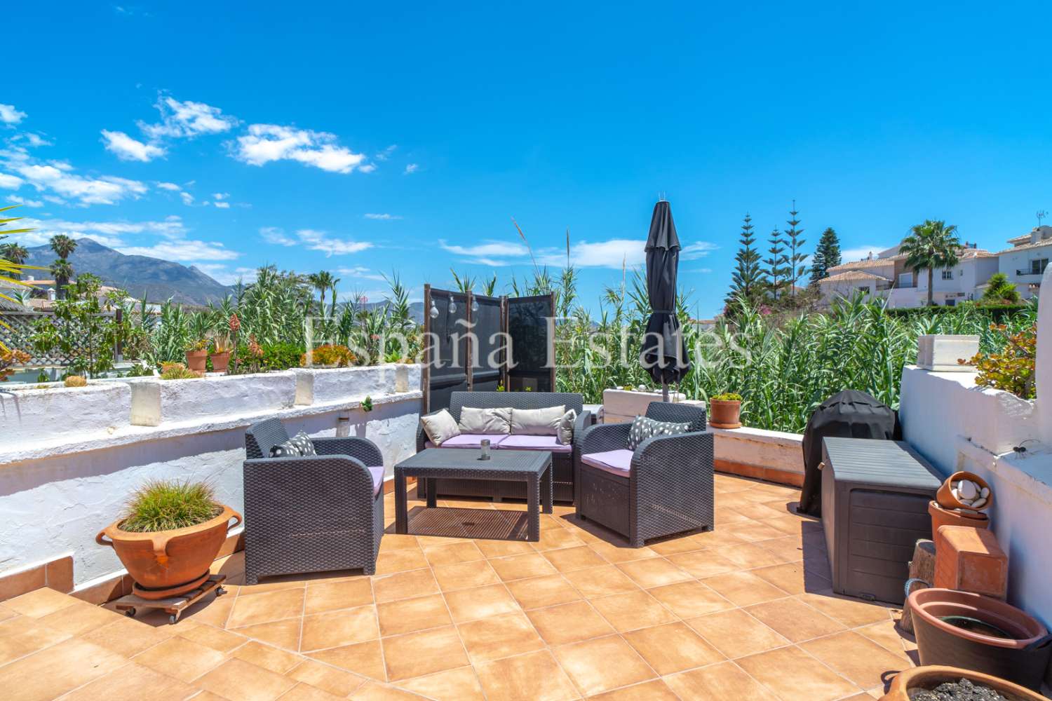 Close to the beach with pool and fantastic view!