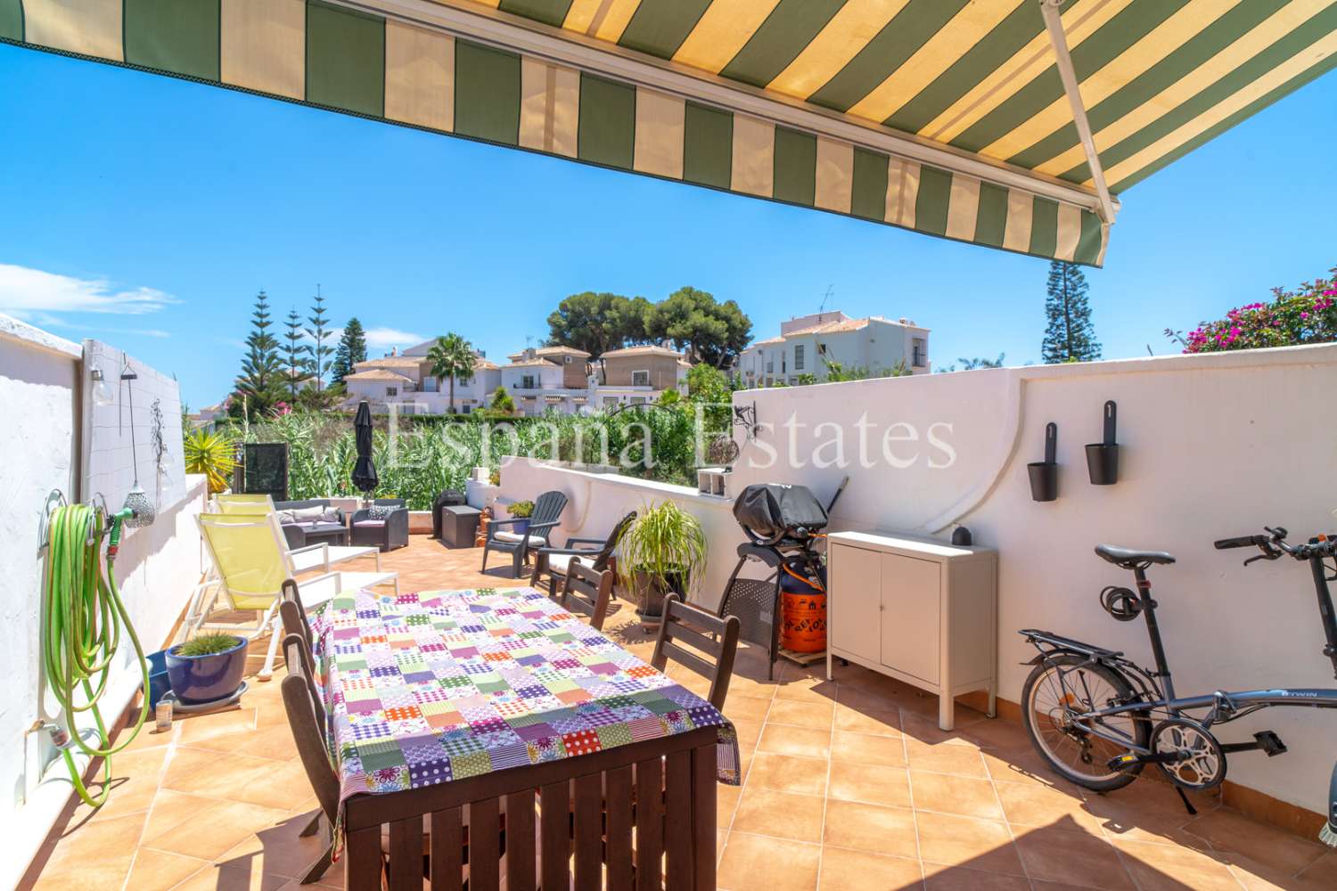 Close to the beach with pool and fantastic view!