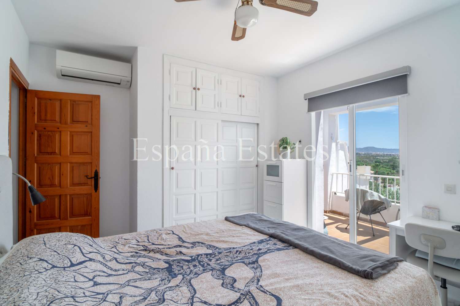 Close to the beach with pool and fantastic view!