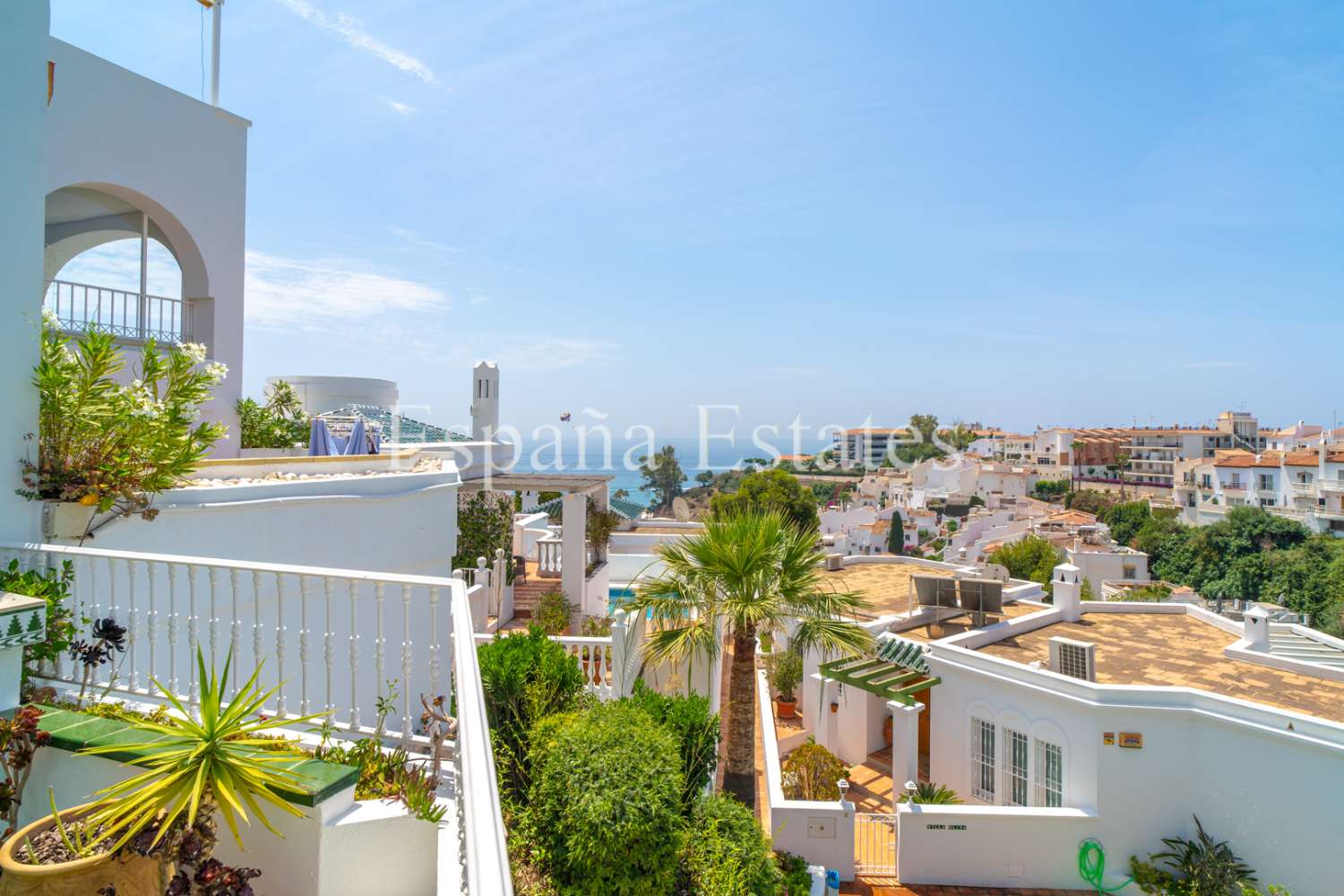 Grande terrasse, vue mer et piscine!