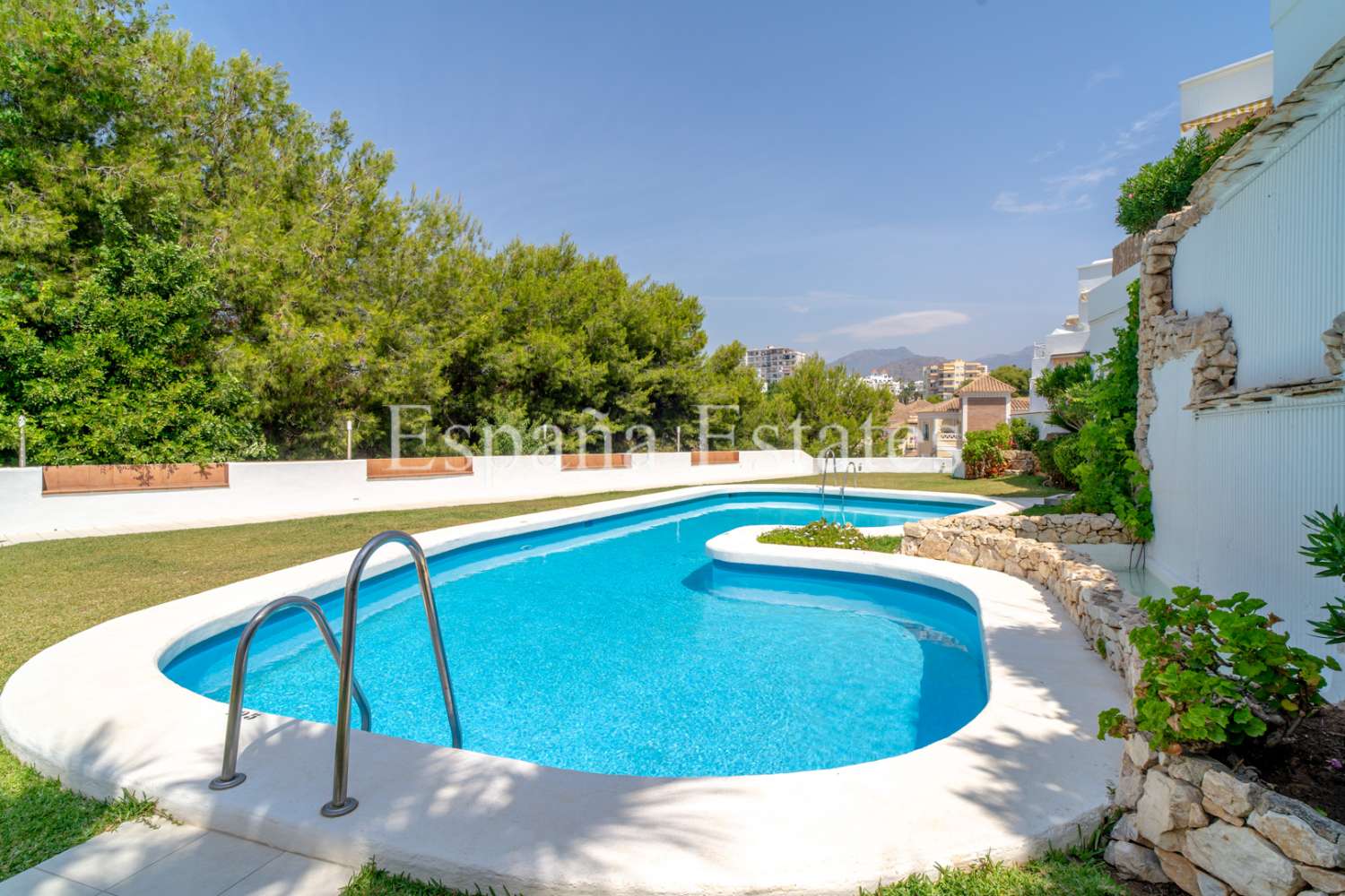 Gran terraza, vistas al mar y piscina!