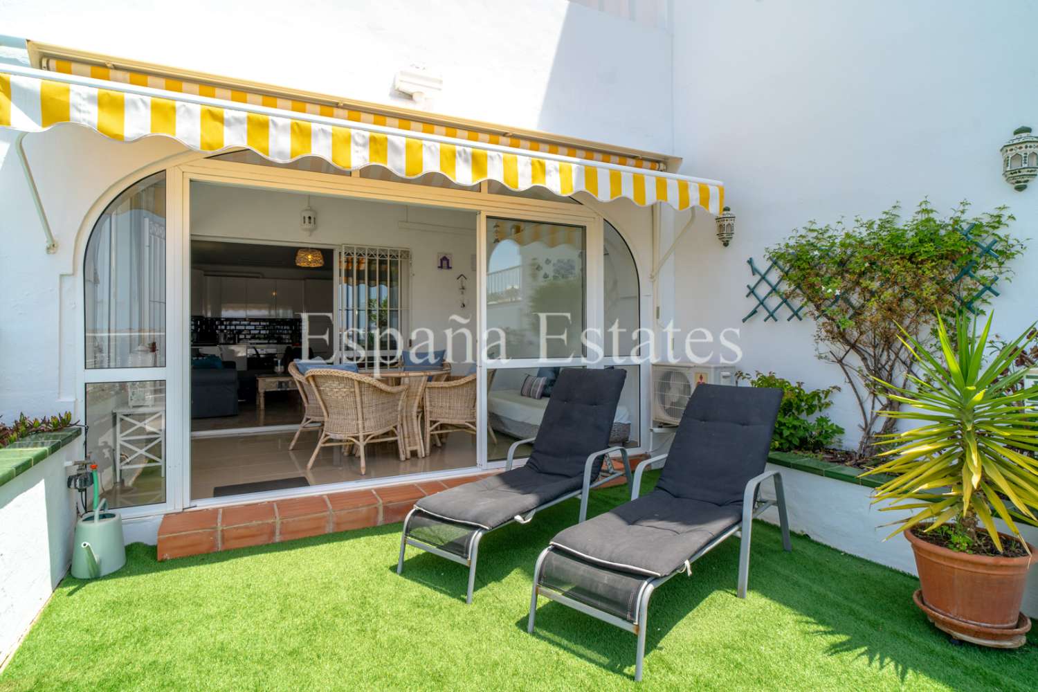 Gran terraza, vistas al mar y piscina!