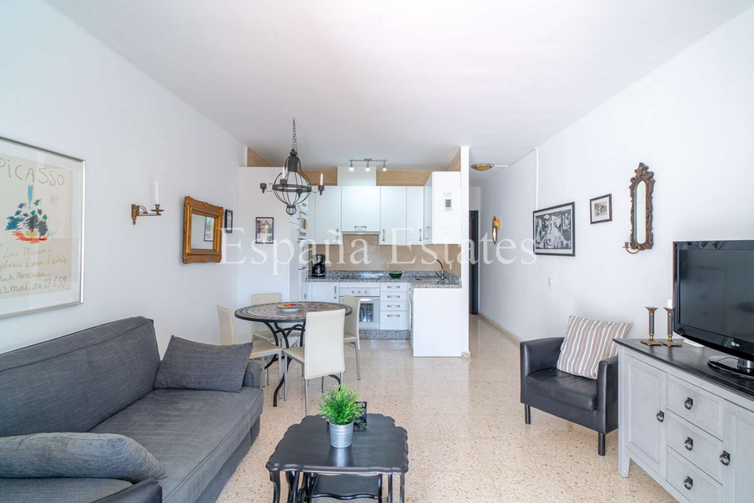 ¡Encantador apartamento con jardín y terraza!