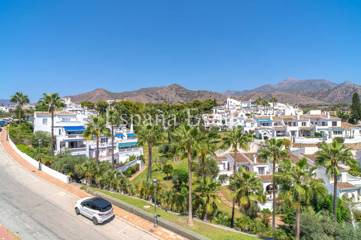 ¡Encantador apartamento con jardín y terraza!