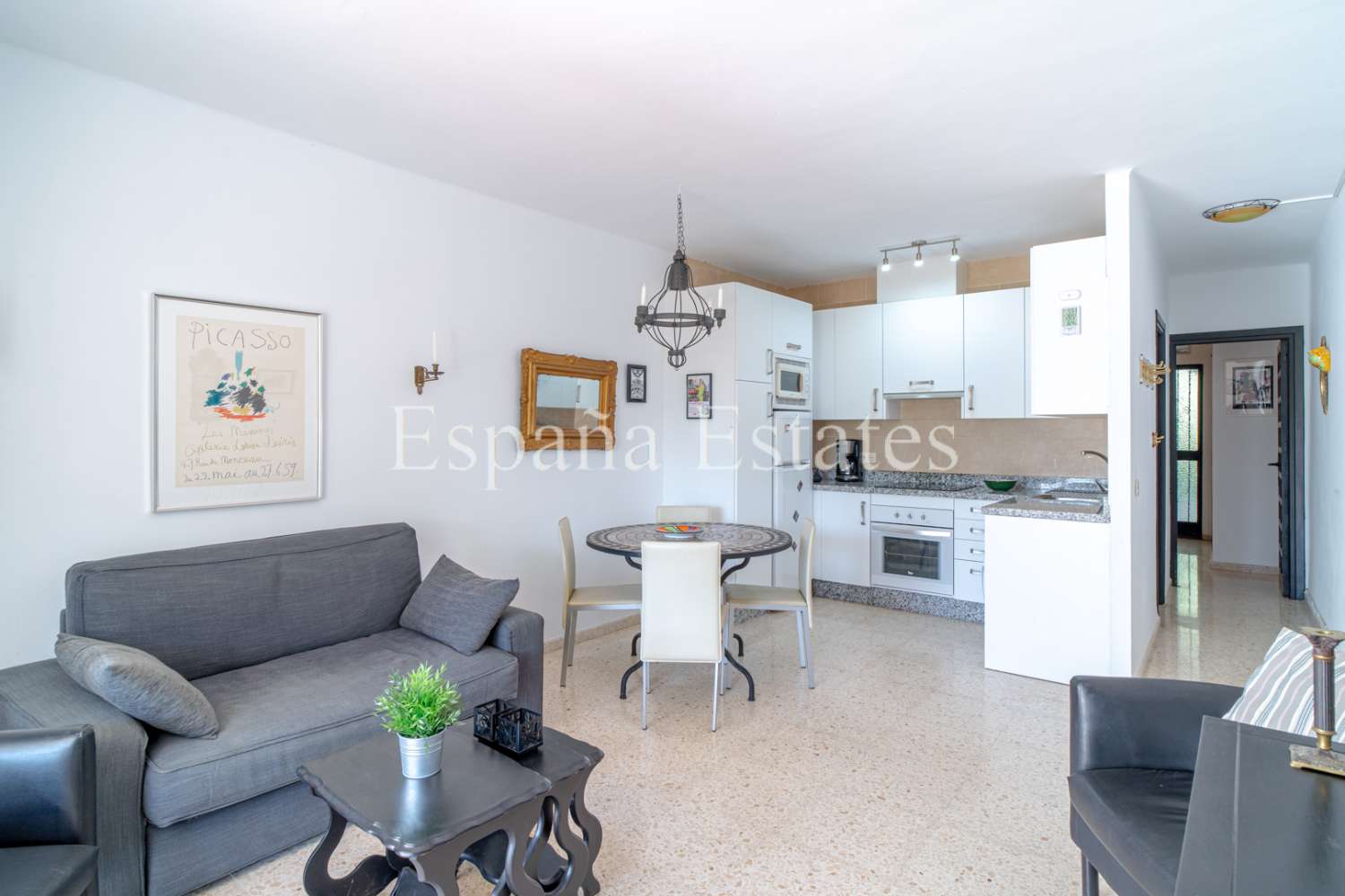 ¡Encantador apartamento con jardín y terraza!