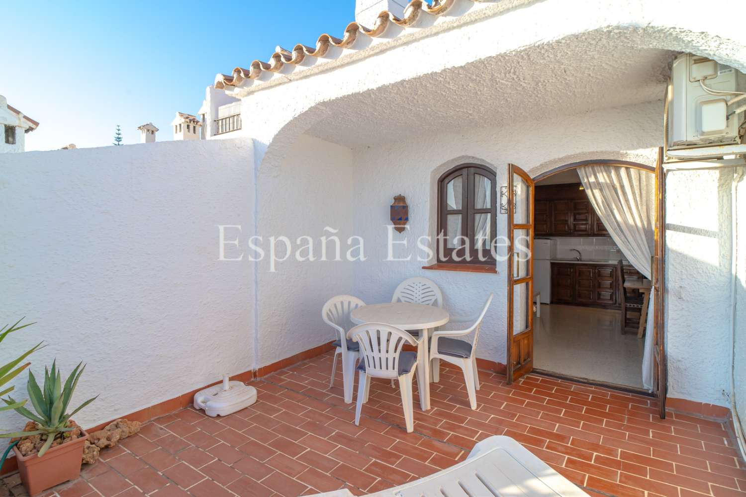 Large terrace with seaviews!