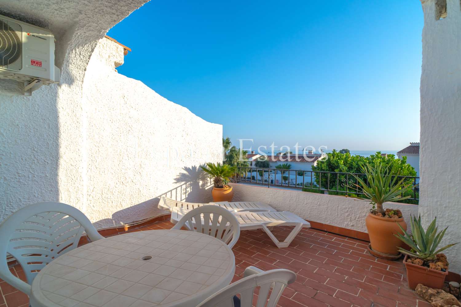 Große Terrasse mit Meerblick!