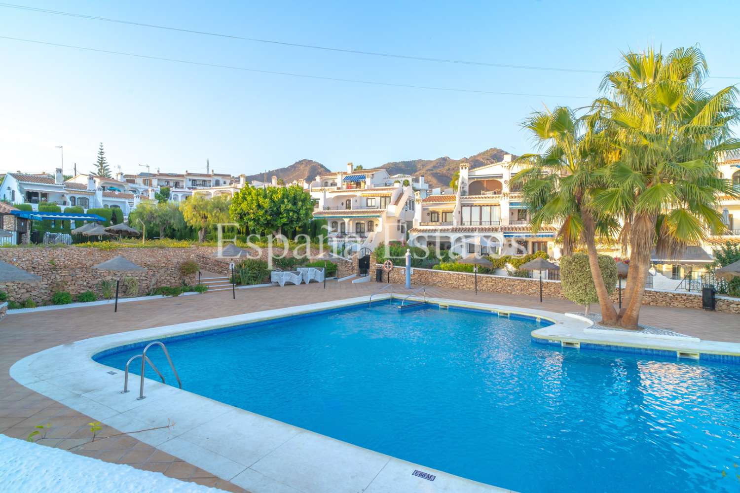 Grande terrasse avec vue sur la mer !