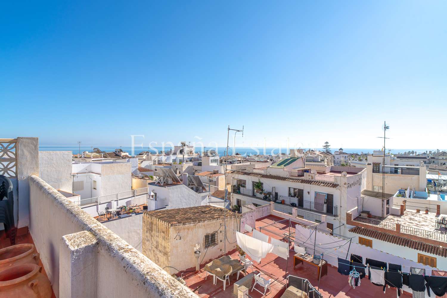 ¡Piso en Nerja con azotea!