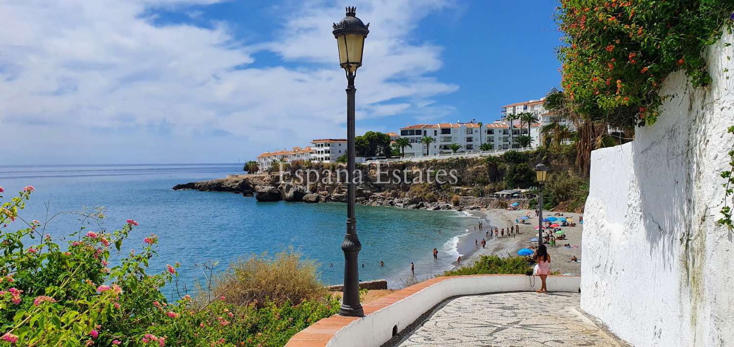 ¡Estudio reformado con vistas al mar!