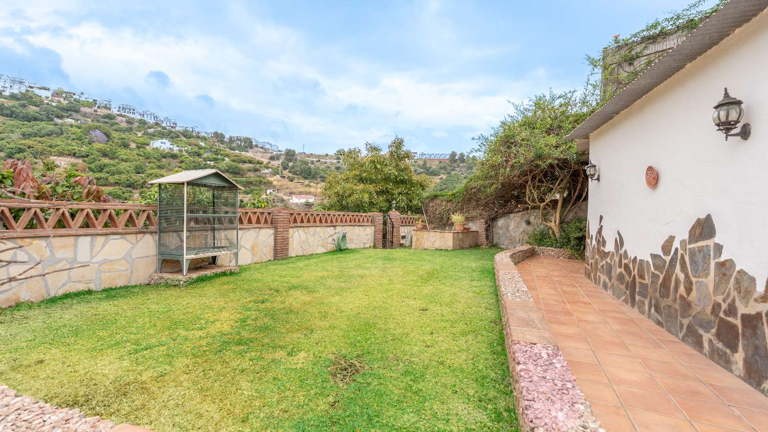¡Vistas a Frigiliana desde la tumbona!