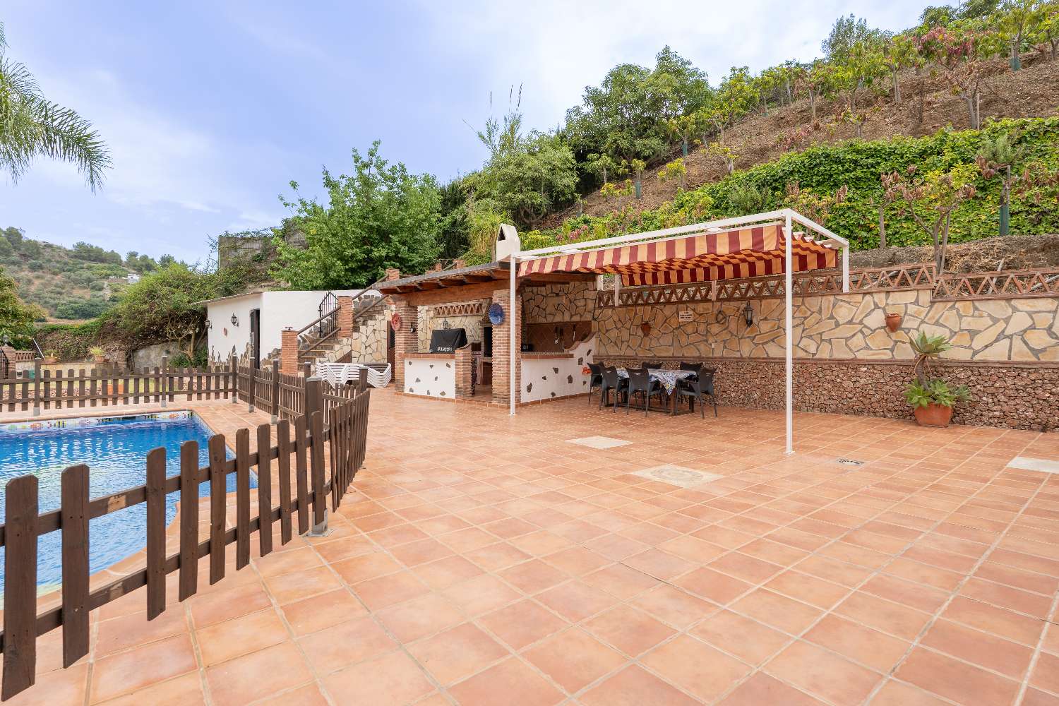 ¡Vistas a Frigiliana desde la tumbona!