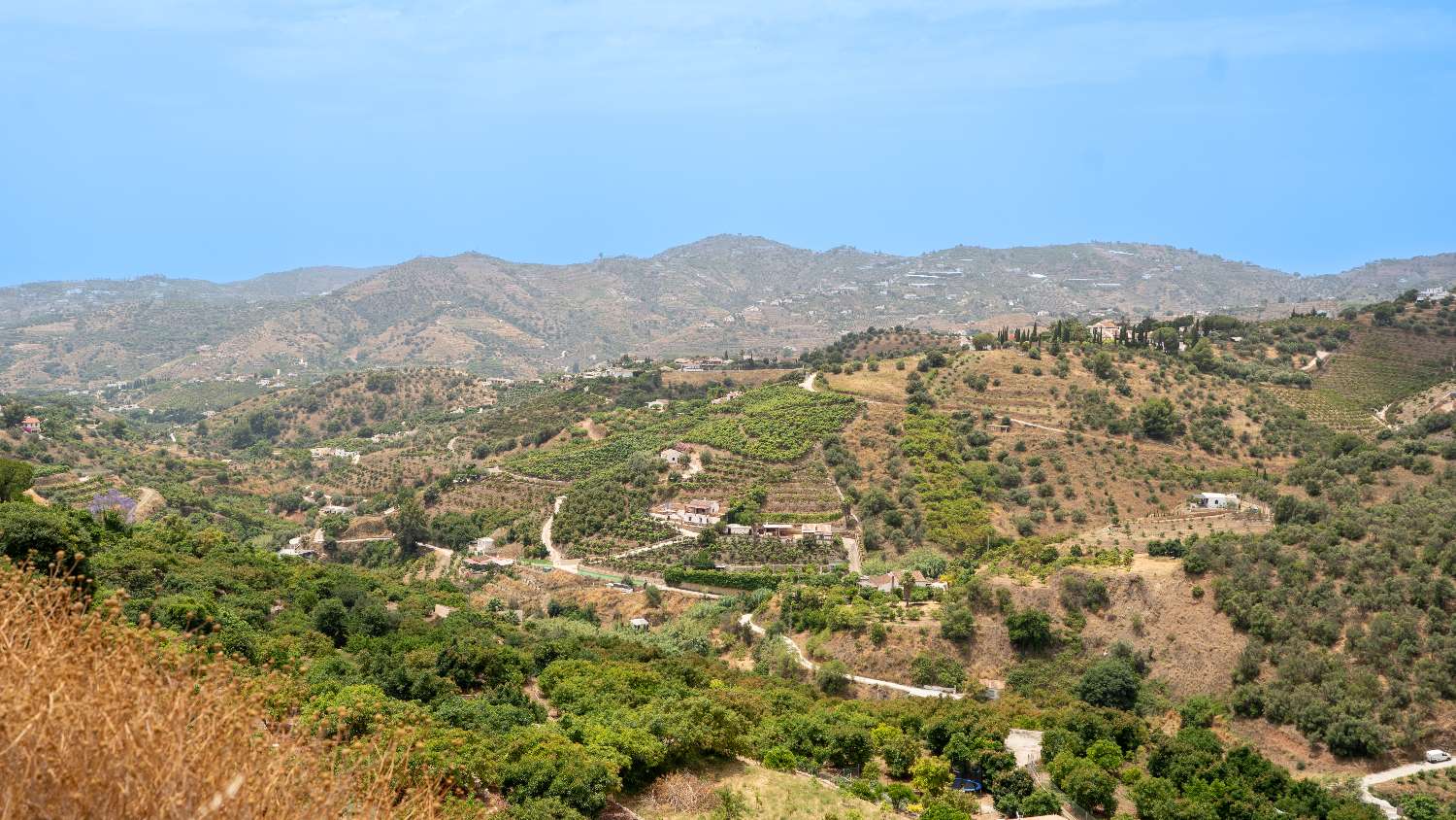 ¡Vistas a Frigiliana desde la tumbona!