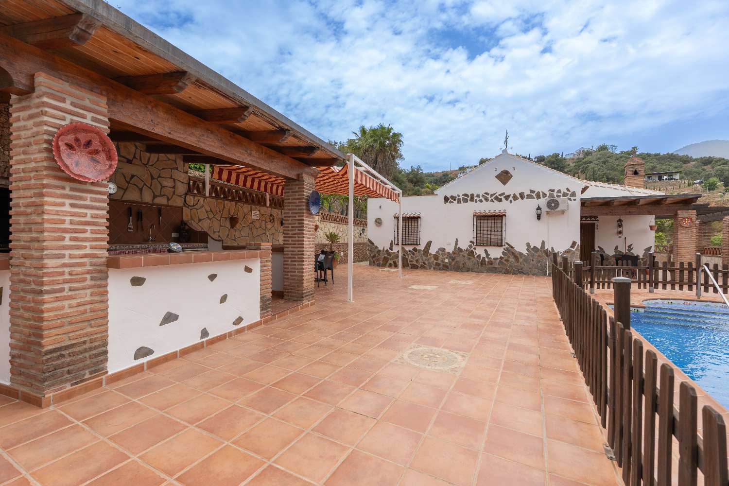 ¡Vistas a Frigiliana desde la tumbona!