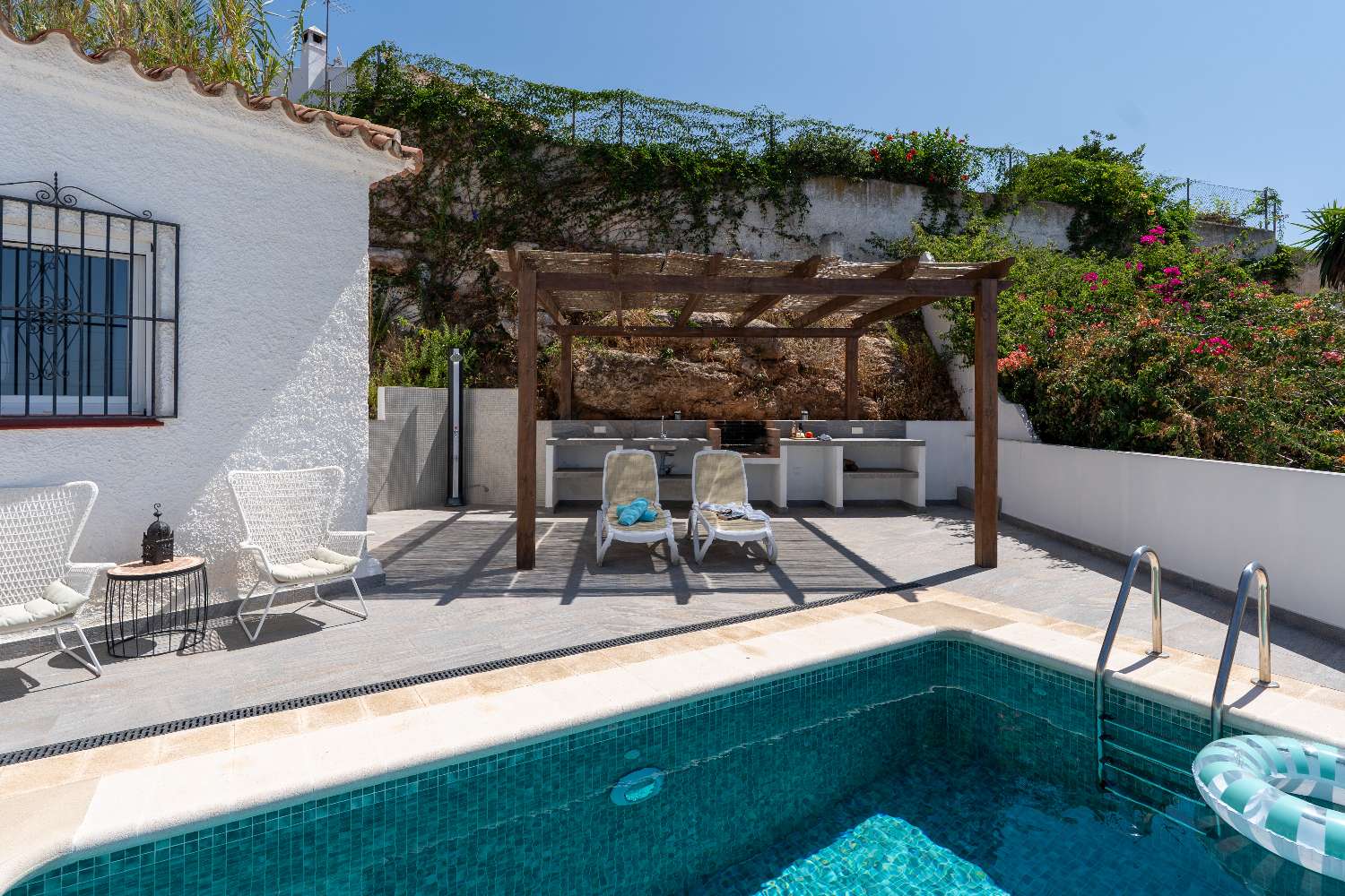 Villa con vistas al mar y piscina!