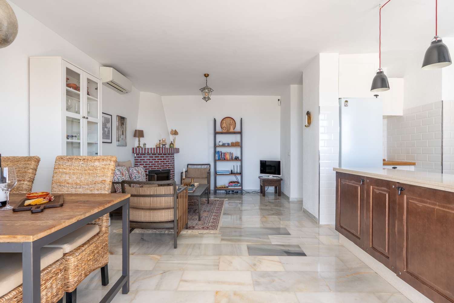 Villa con vistas al mar y piscina!