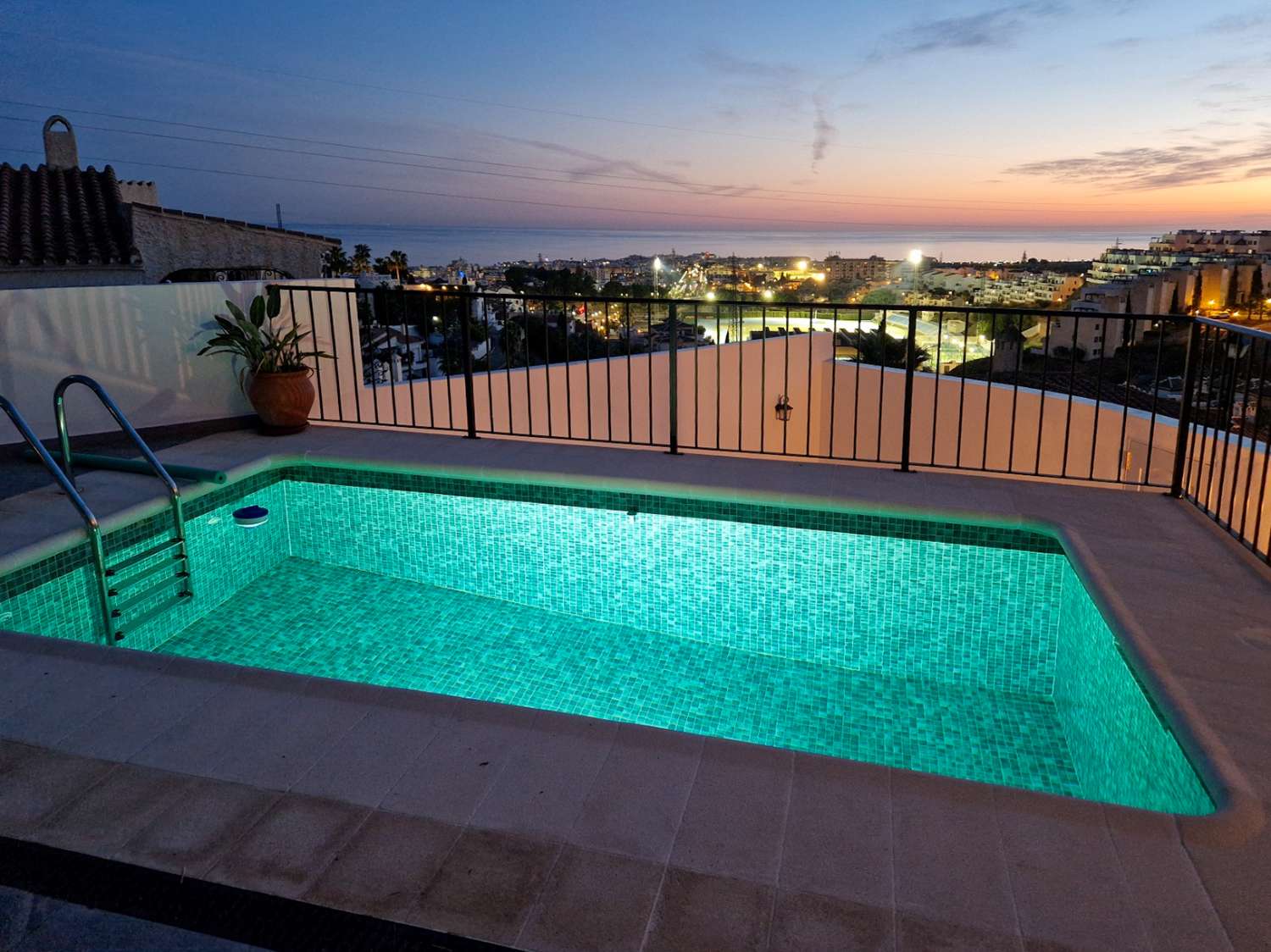 Villa con vistas al mar y piscina!