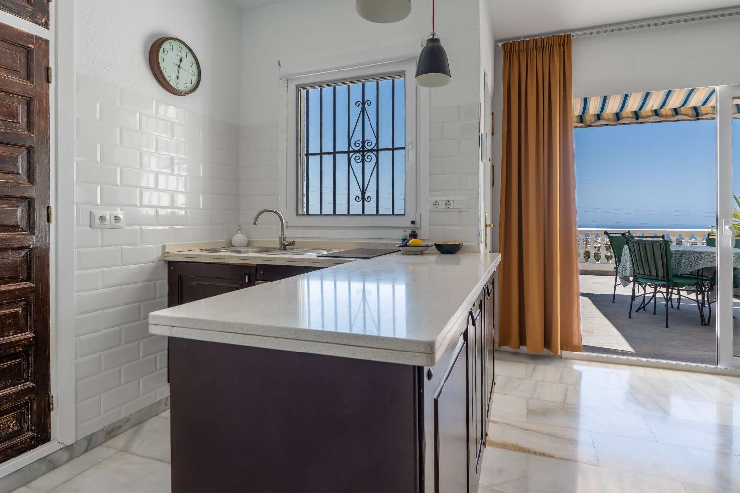 Villa con vistas al mar y piscina!