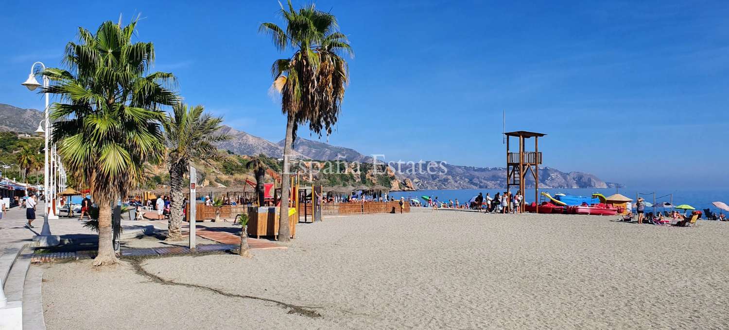 Villa con vistas al mar y piscina!