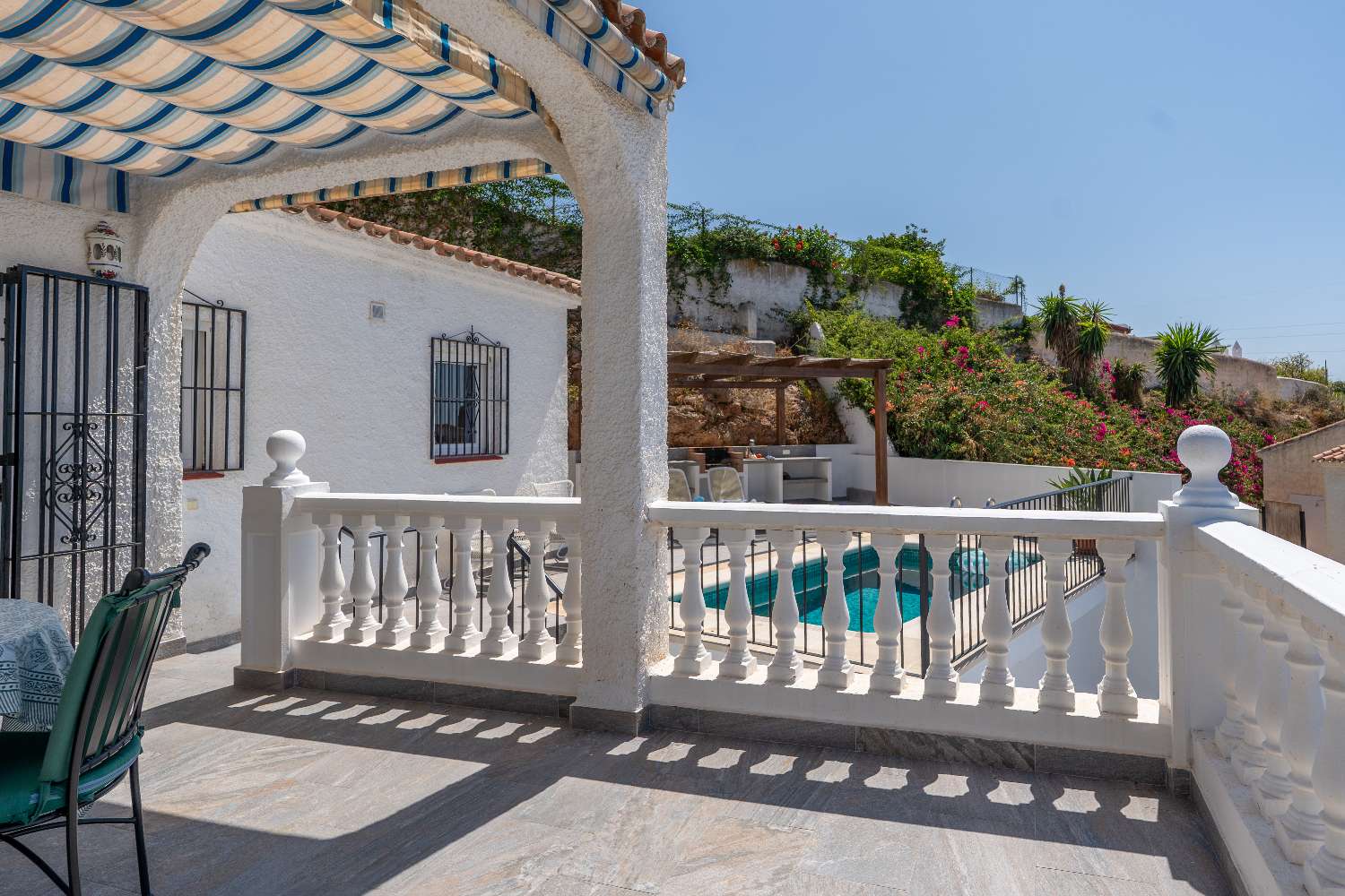 Villa con vistas al mar y piscina!
