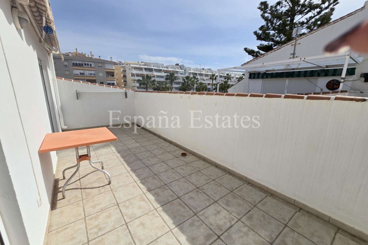 ¡Amplio apartamento con dos terrazas!