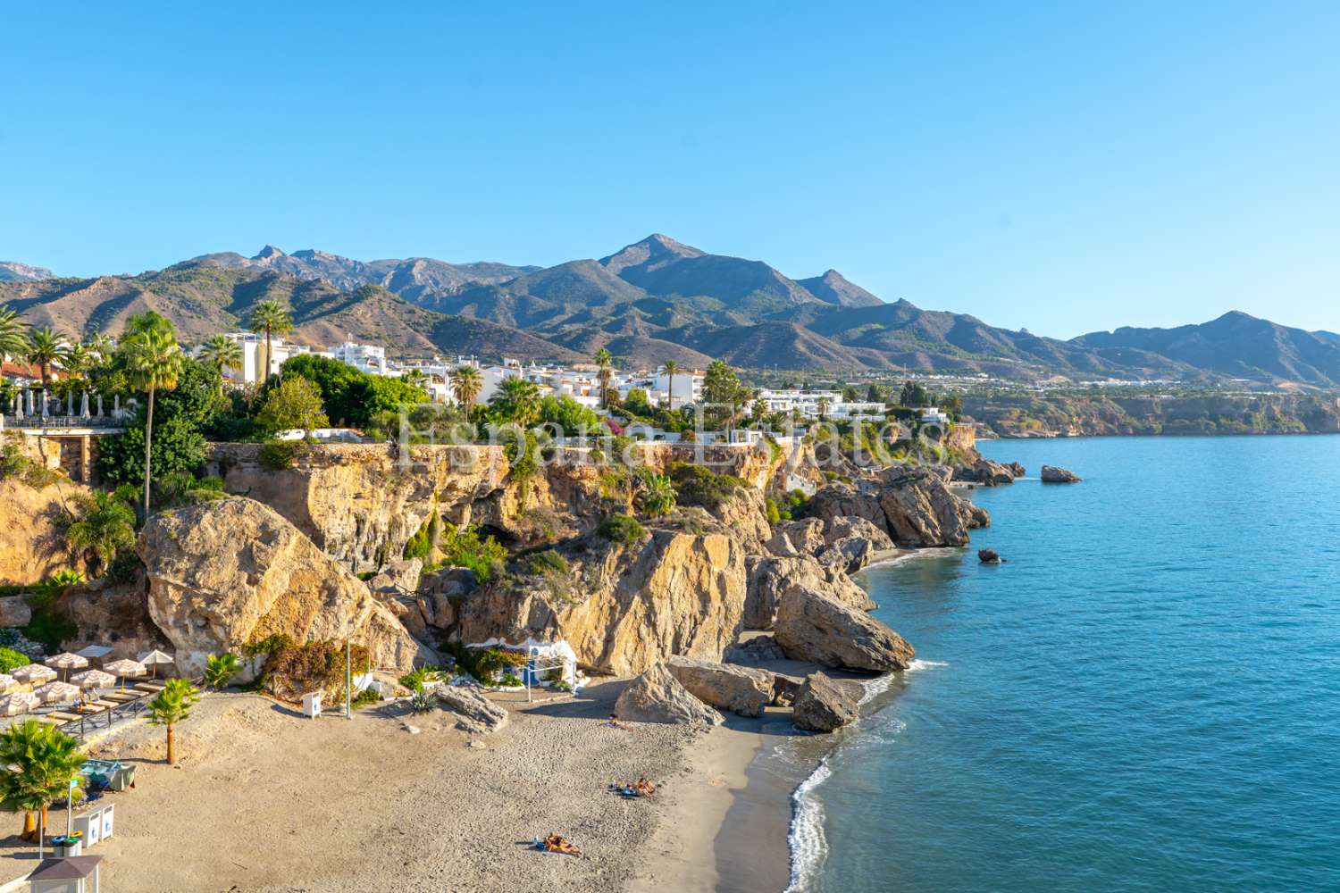 Modern designervilla i Nerja!