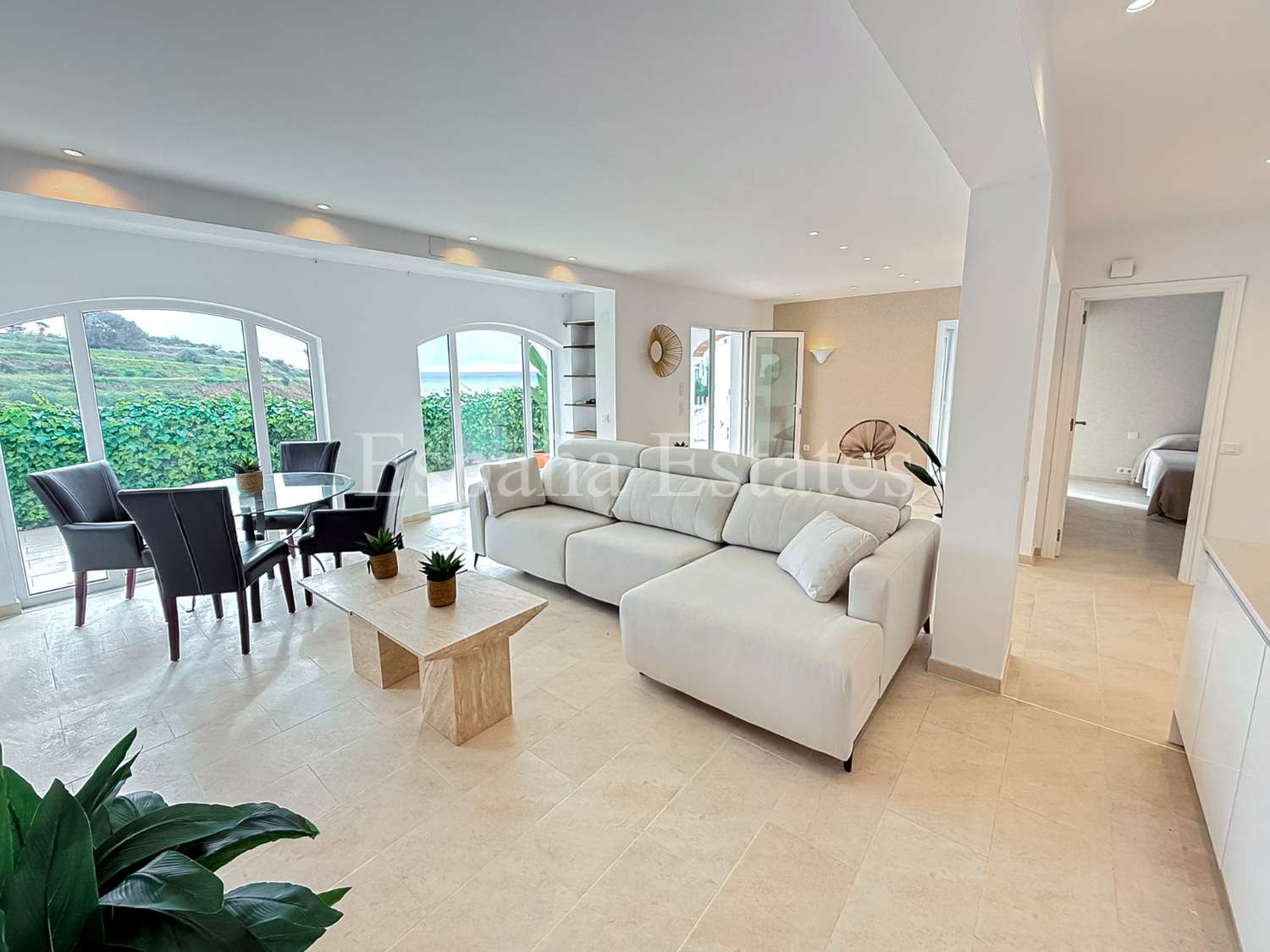 Maison rénovée avec piscine et vue sur la mer !