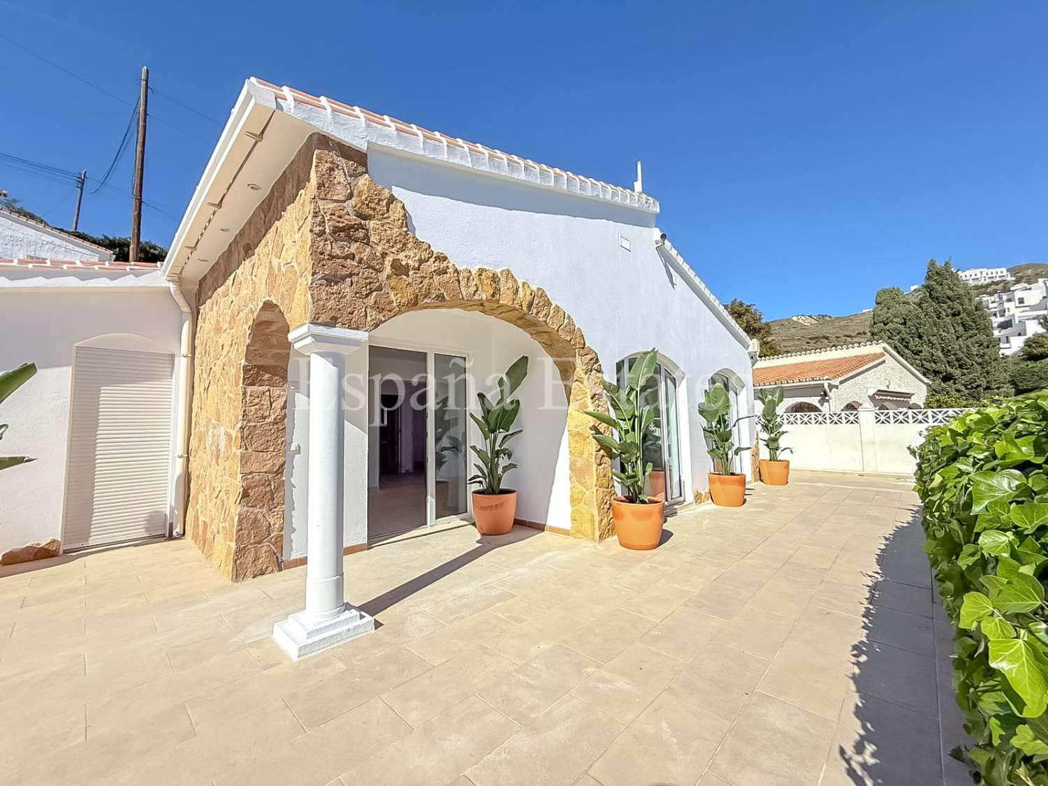 Maison rénovée avec piscine et vue sur la mer !