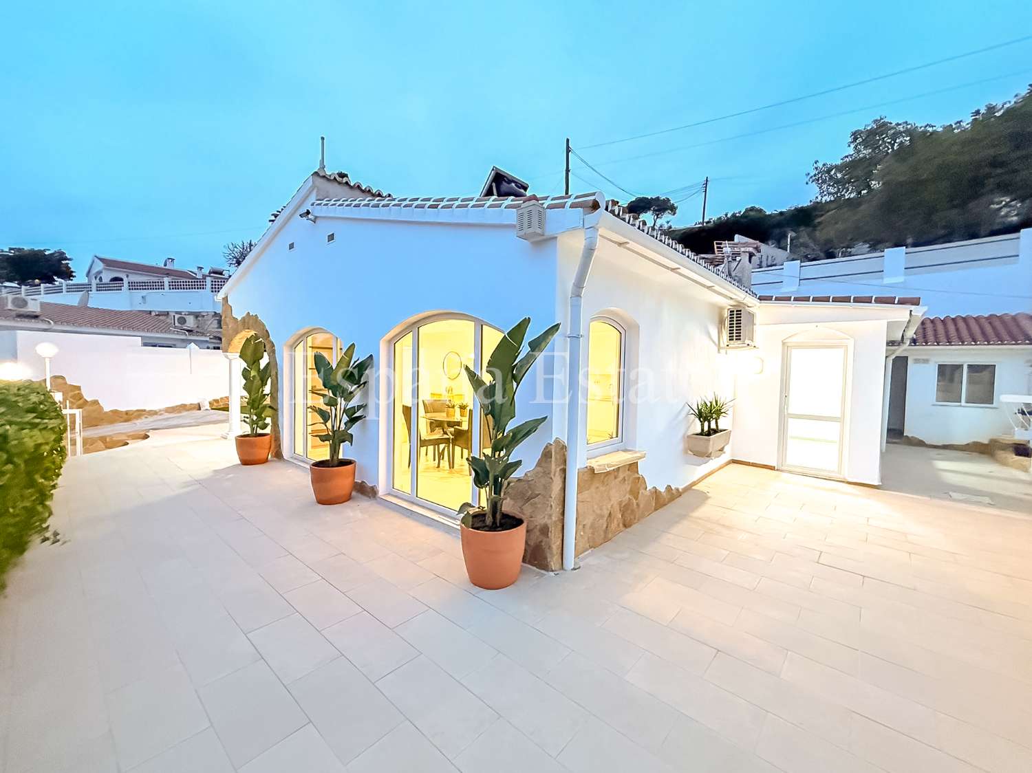 Maison rénovée avec piscine et vue sur la mer !