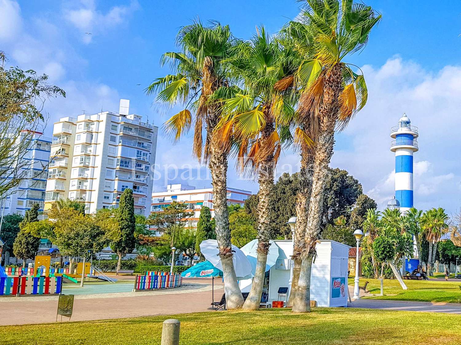 ¡Obra nueva junto a la playa!