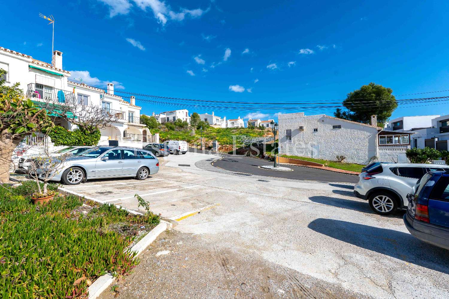 Havsutsikt och privat pool!