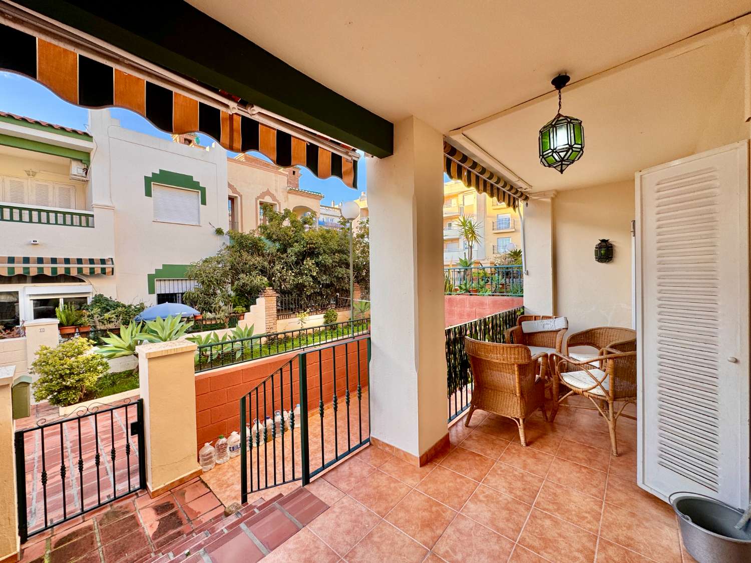 ¡Amplio adosado con garaje en el centro de Nerja!