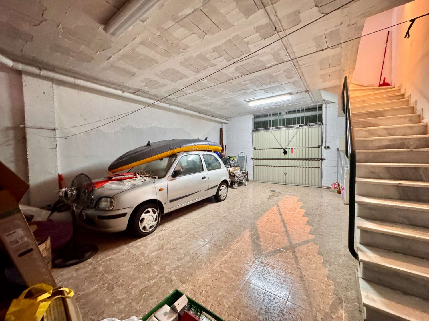 ¡Amplio adosado con garaje en el centro de Nerja!