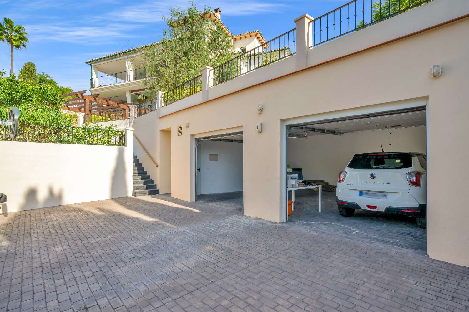Luxury villa with panoramic views!
