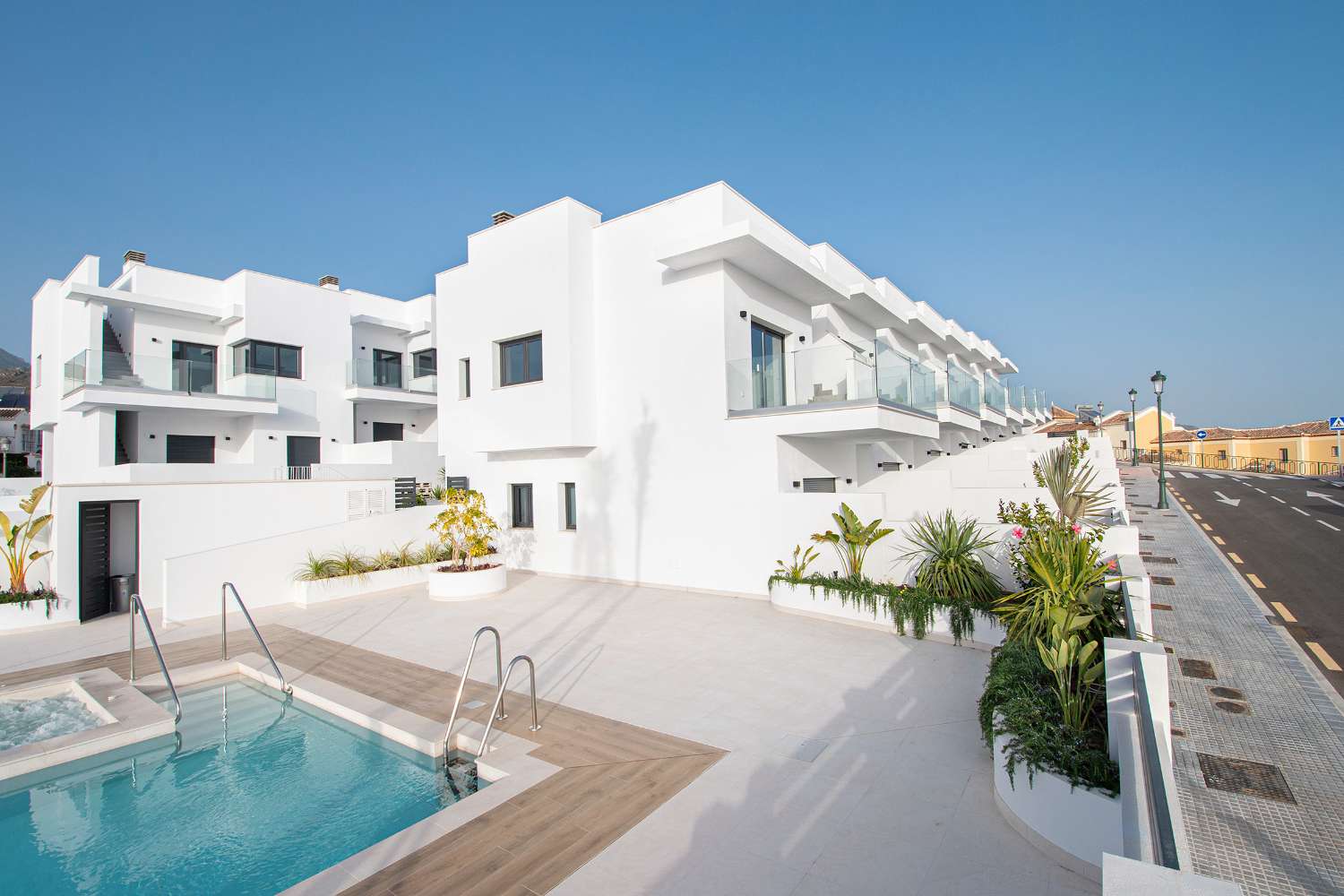 Modern townhouse with panoramic views!