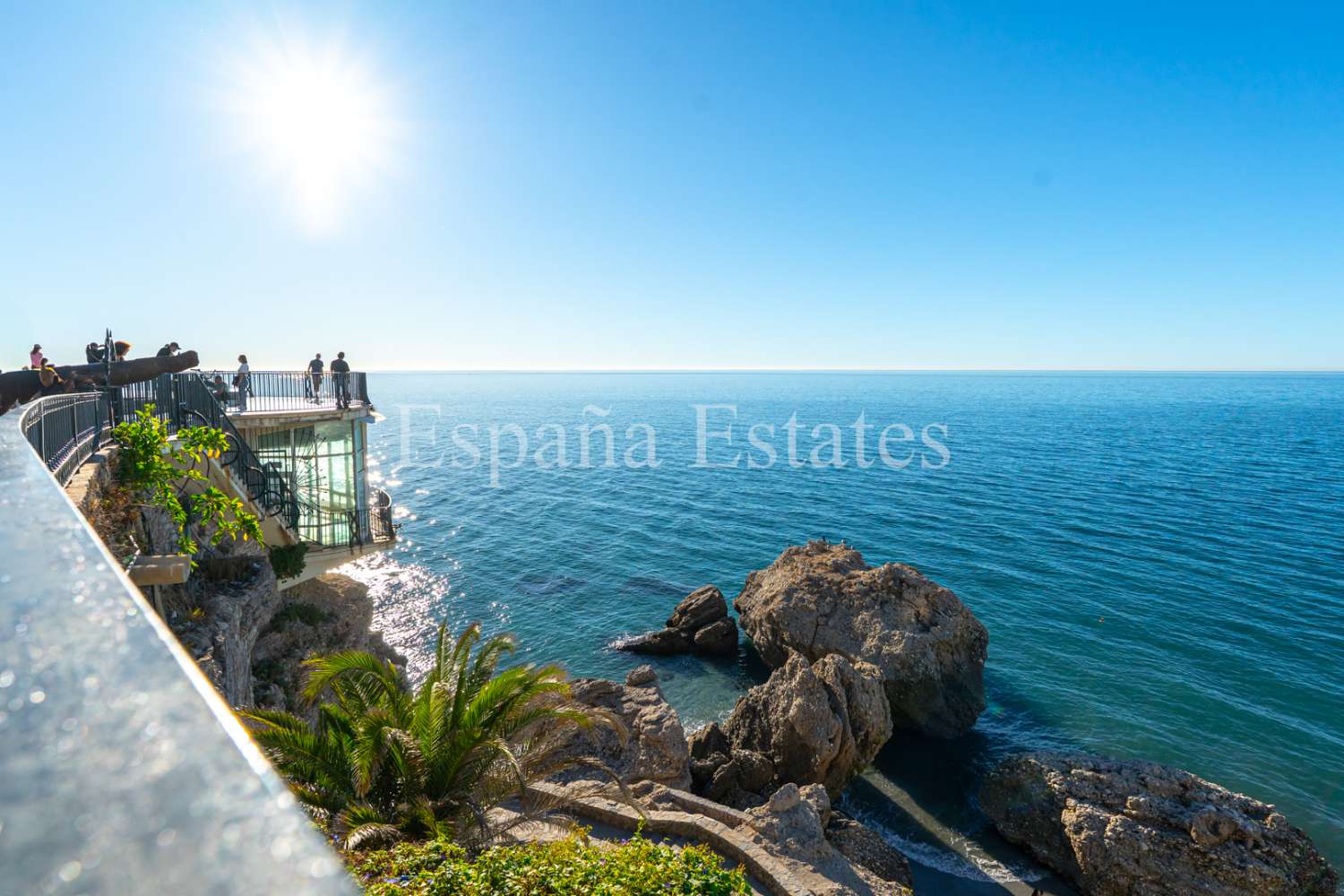 Modern townhouse with panoramic views!