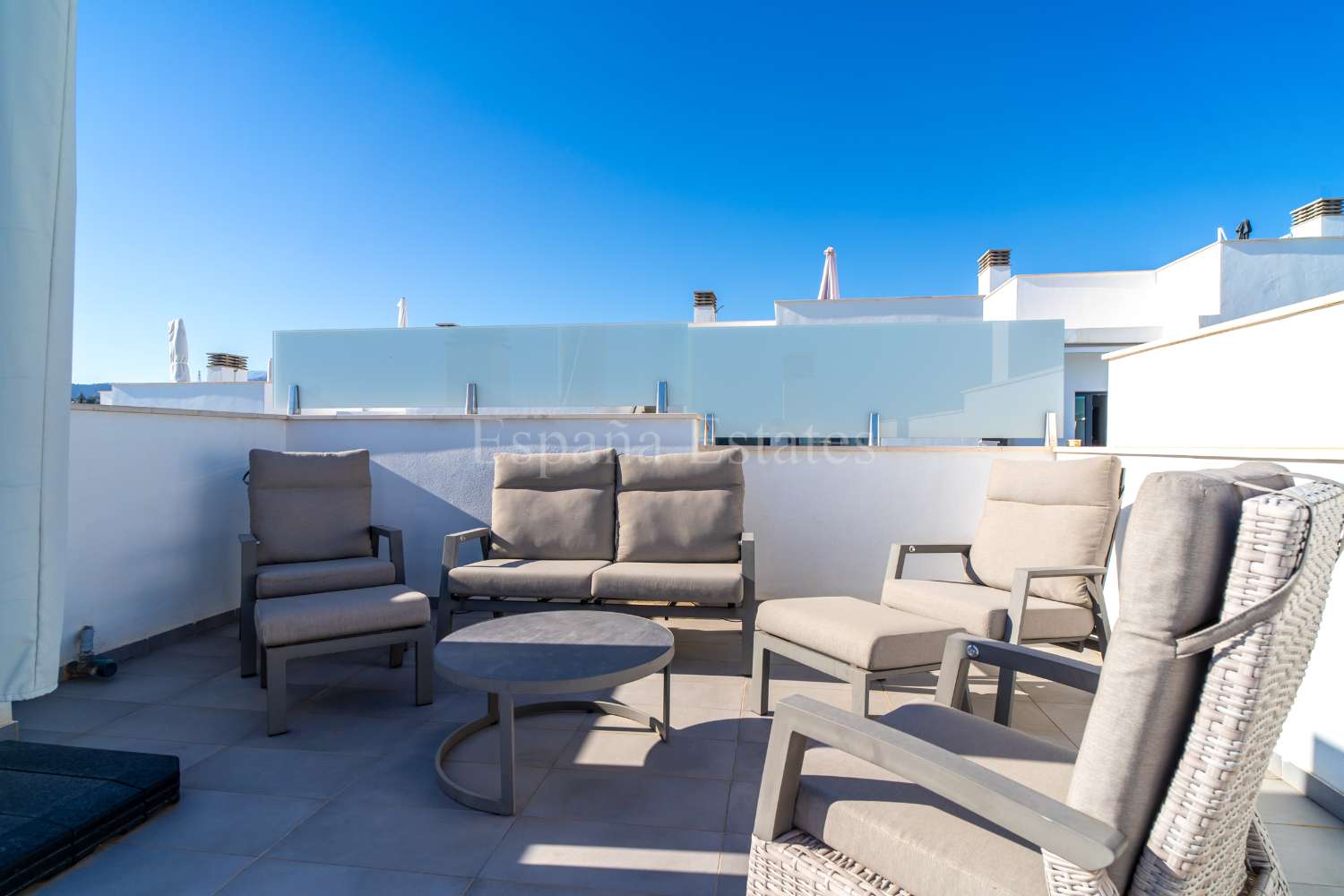 Modern townhouse with panoramic views!