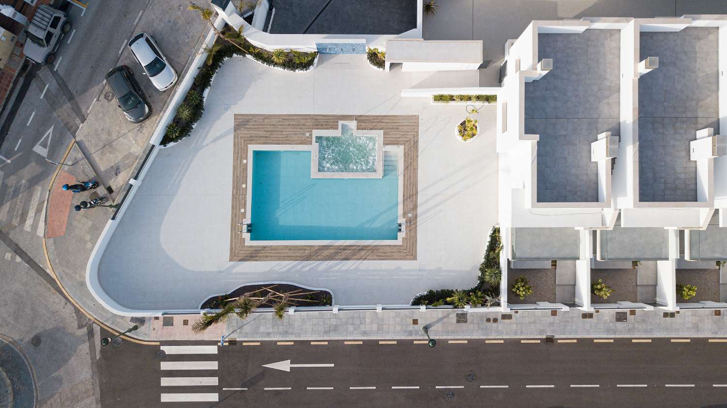 Modern townhouse with panoramic views!
