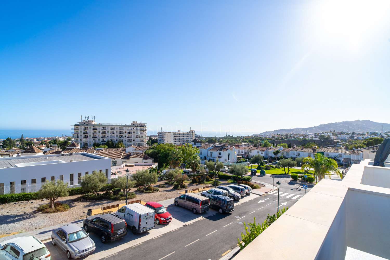 Modern townhouse with panoramic views!