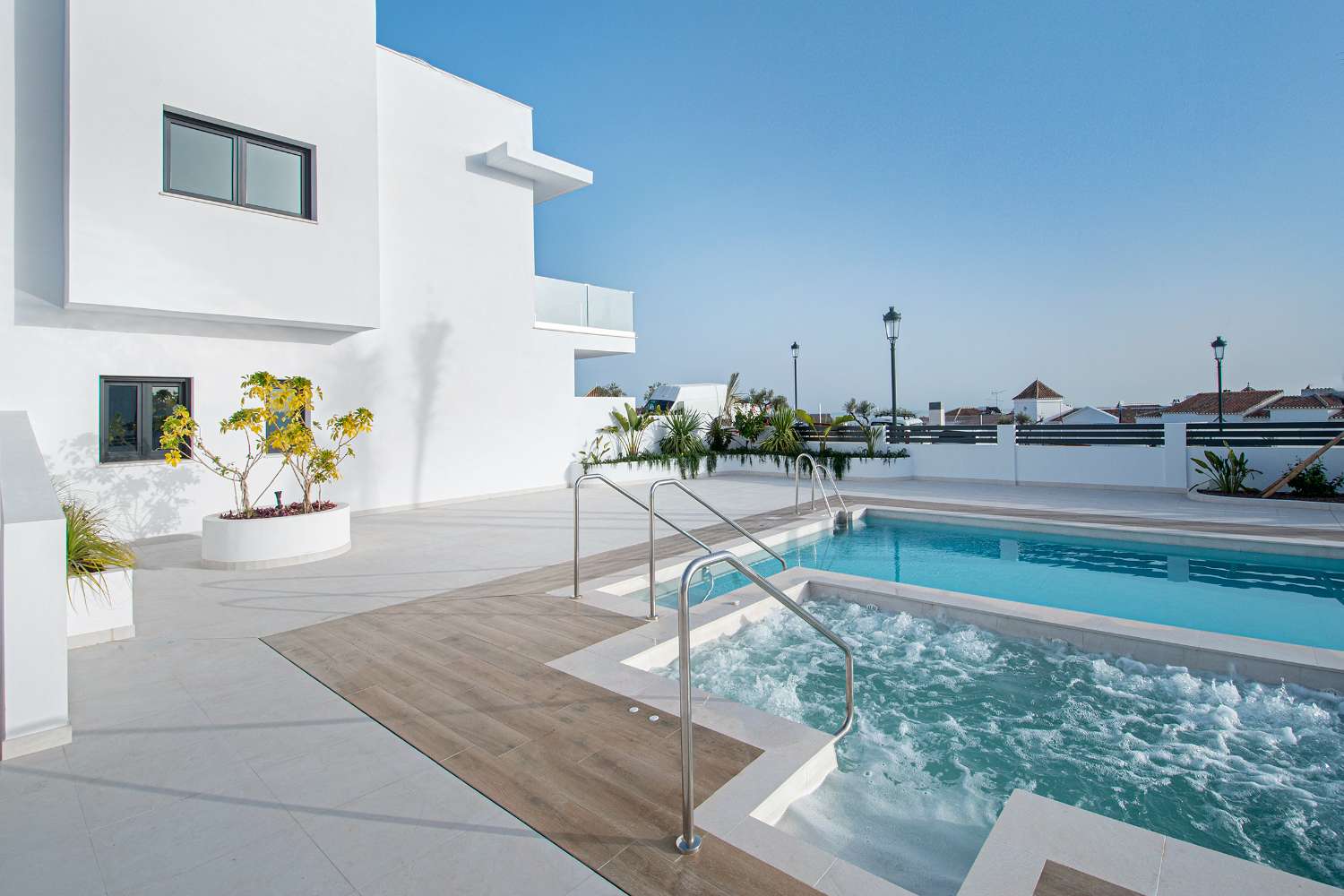 Modern townhouse with panoramic views!