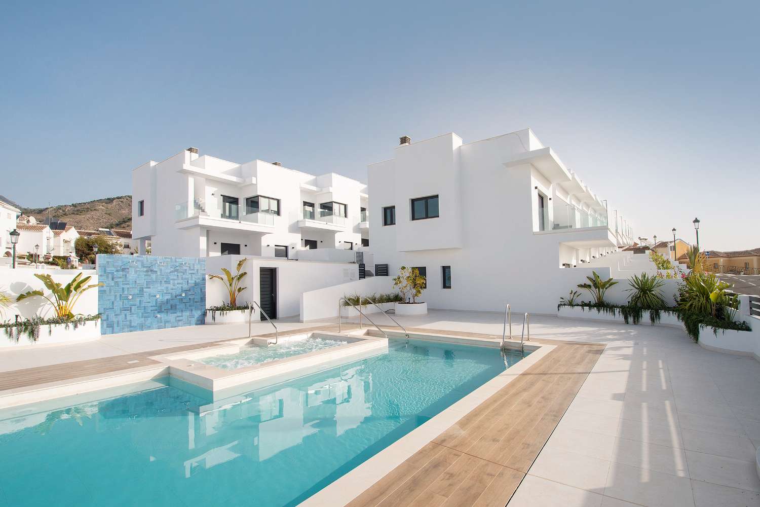 Modern townhouse with panoramic views!