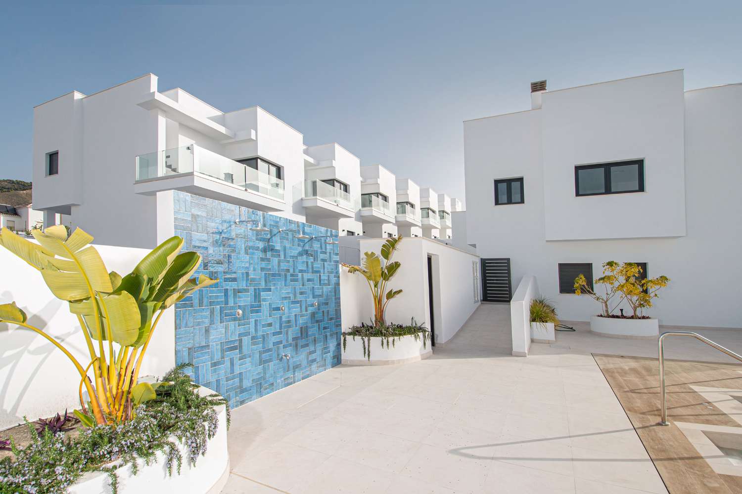 Modern townhouse with panoramic views!