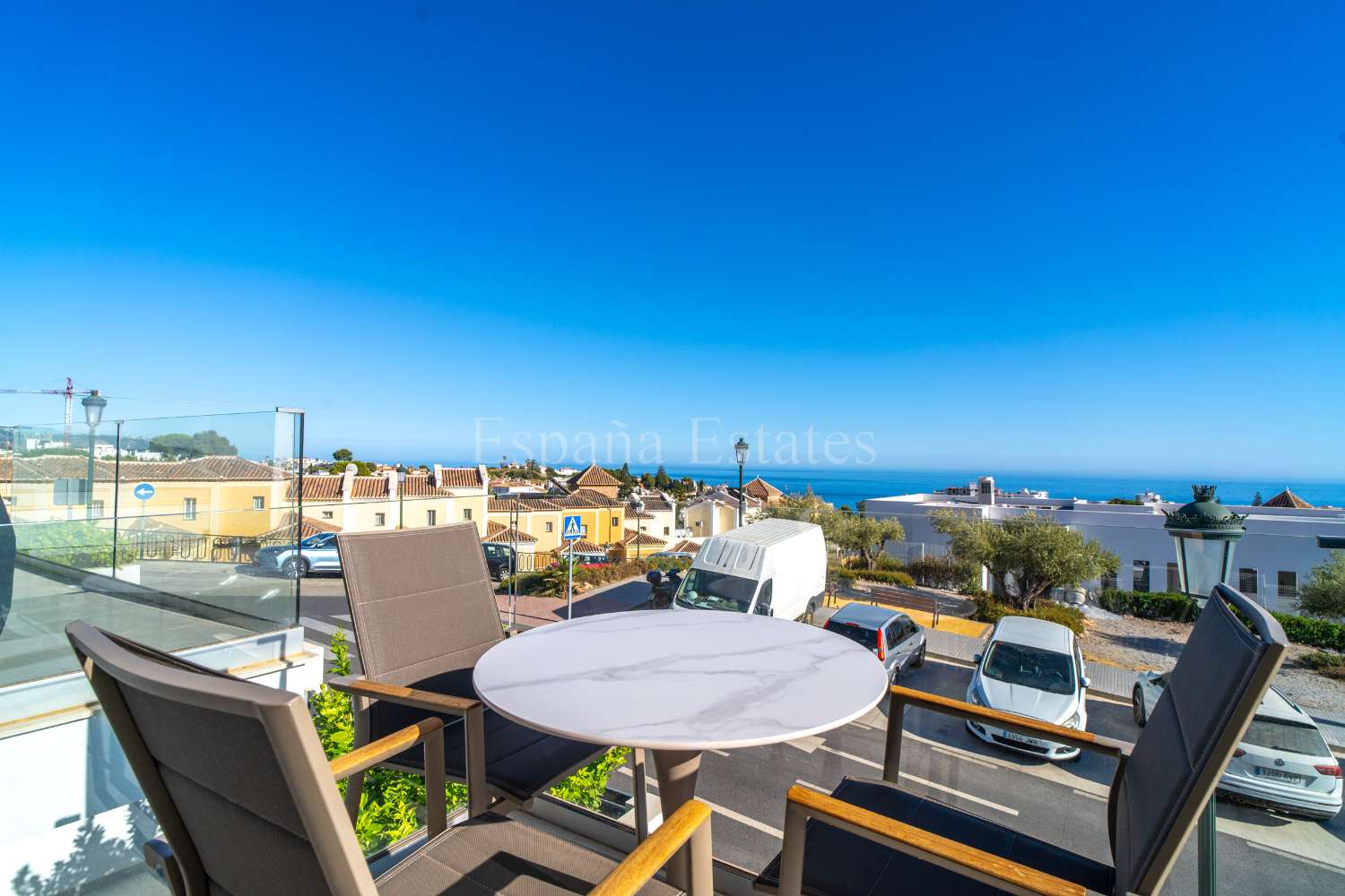 Modern townhouse with panoramic views!