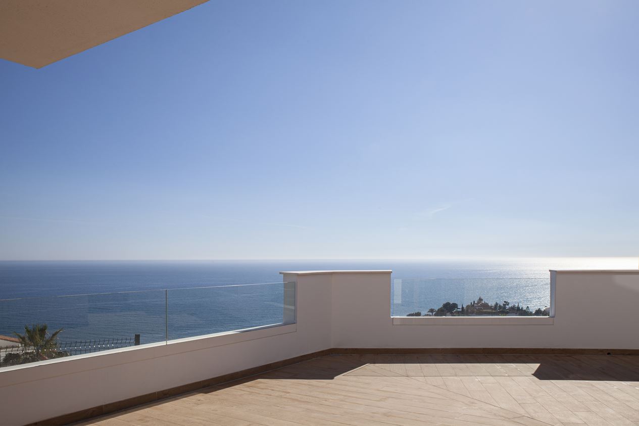 New development with unbeatable sea views!