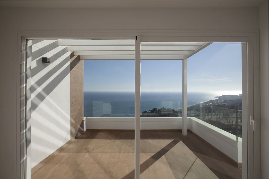 New development with unbeatable sea views!